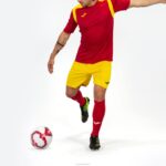 Joma 82P4R2948 احمر اصفر بطولة قميص قصير الأكمام v رجال - Image 6